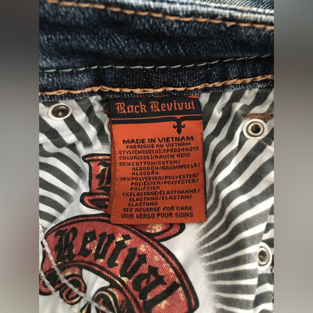 EUC Rock Revival Raven 27 heavily embroidered/embellished jean shorts. - Picture 12 of 13